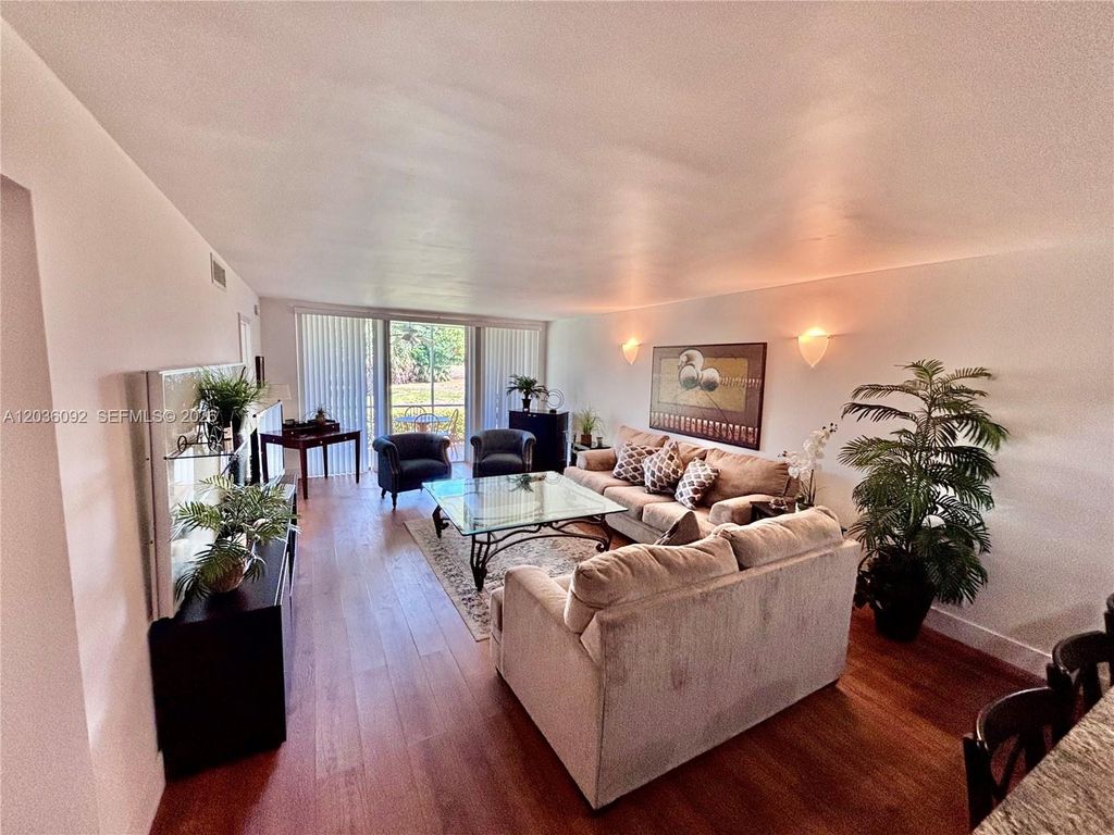 3051 S Palm Aire Dr APT 102, photo 5