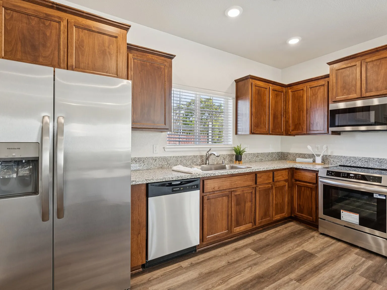 Astoria Place — Photo 4