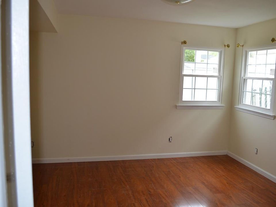 1st image of 120 Woodbine Ave #1