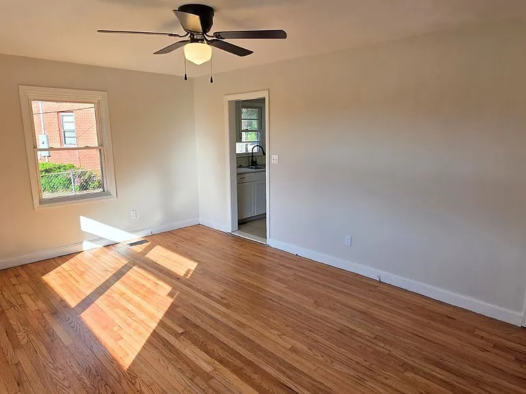 2076 Seneca Dr — Photo 9