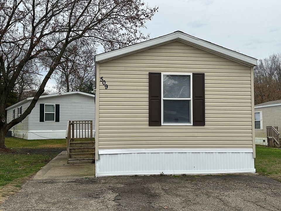 1st image of 509 Pettycoat Ln #164