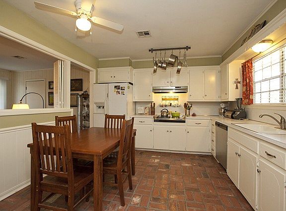 Amazing brick paved kitchen