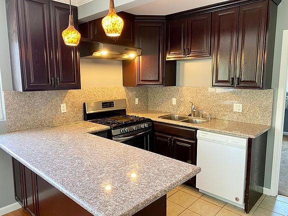 2nd image of 12823 Kling St APT 4