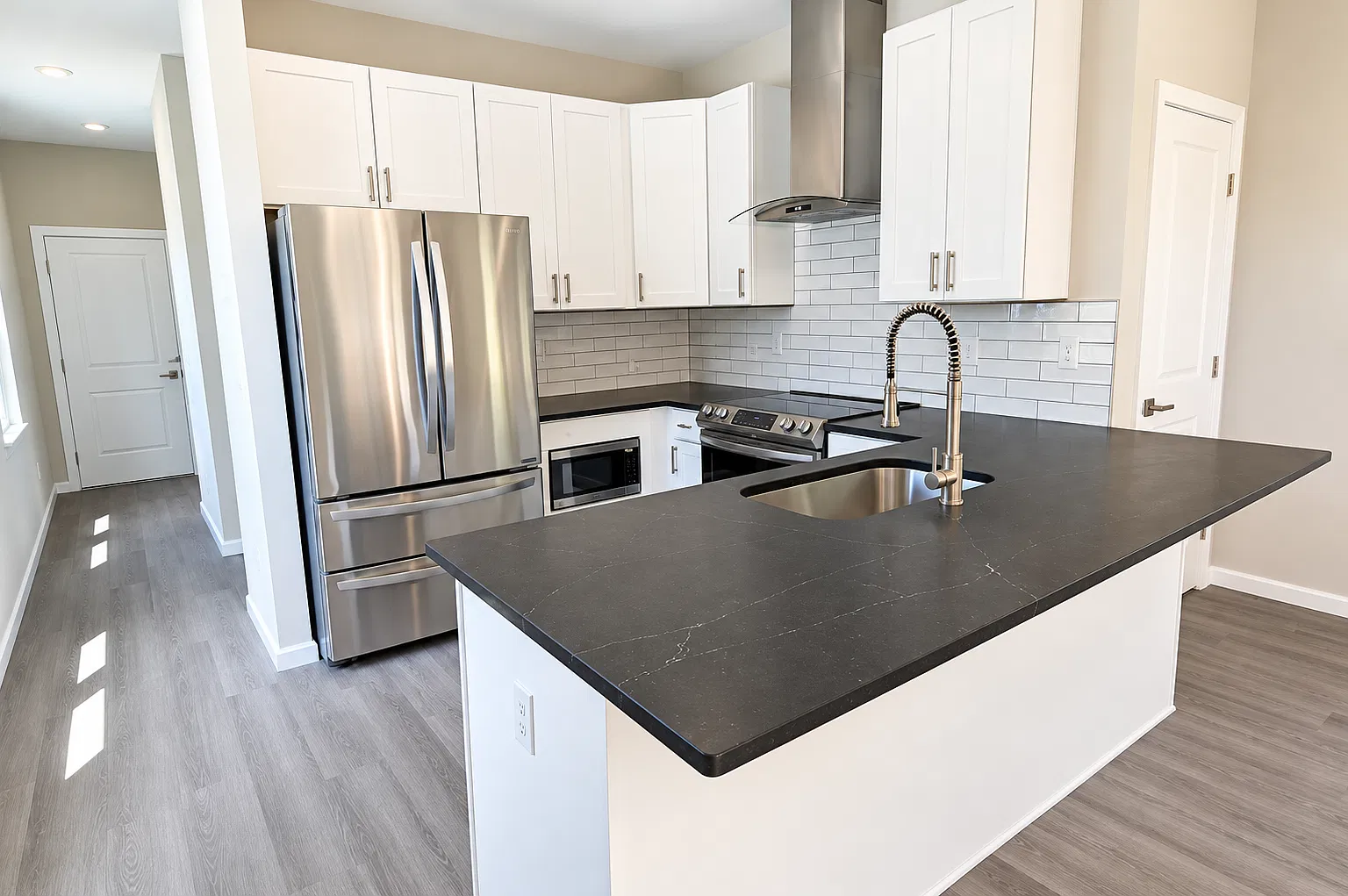 3 bed, 2.5 bath, 1250 sqft, $2,050 — Photo 1