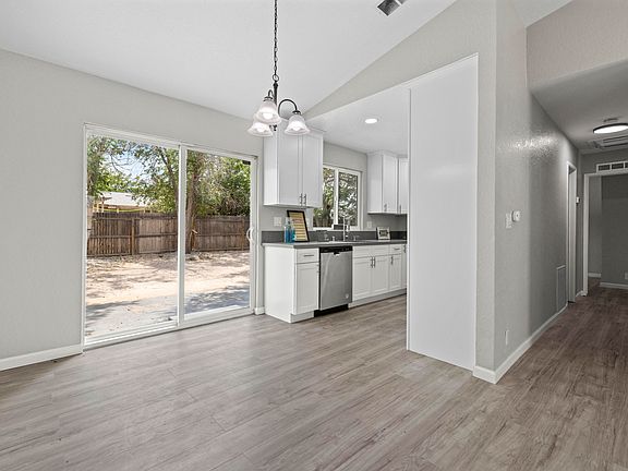 4th image of 2334 Rosewood Ave