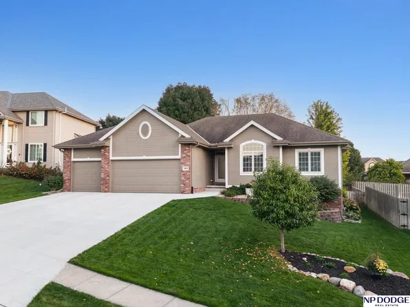 19859 Burke St, Elkhorn, NE 68022