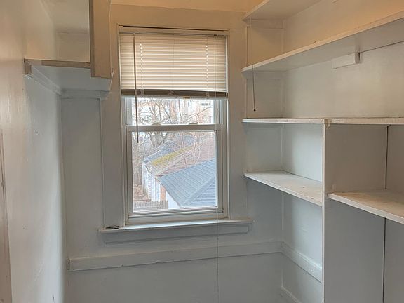 5th image of 219 Columbia St Floor 2