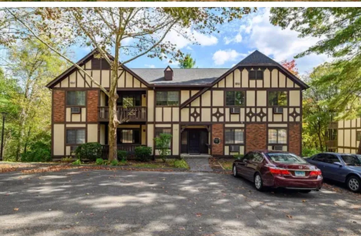 2 bed, 1092 sqft, $2,700 — Photo 1
