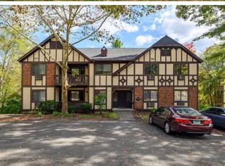 6 Essex Ct, Brookfield, CT 06804