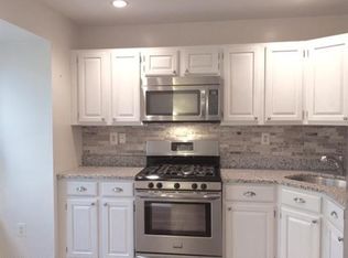 4 Heron Ct, Manalapan, NJ 07726