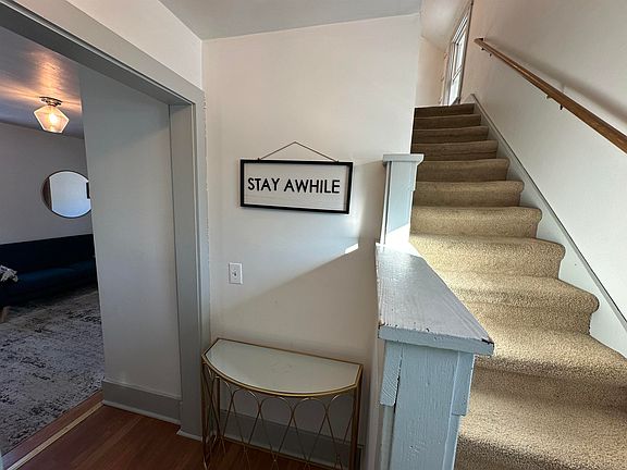 4th image of 830 N Park St