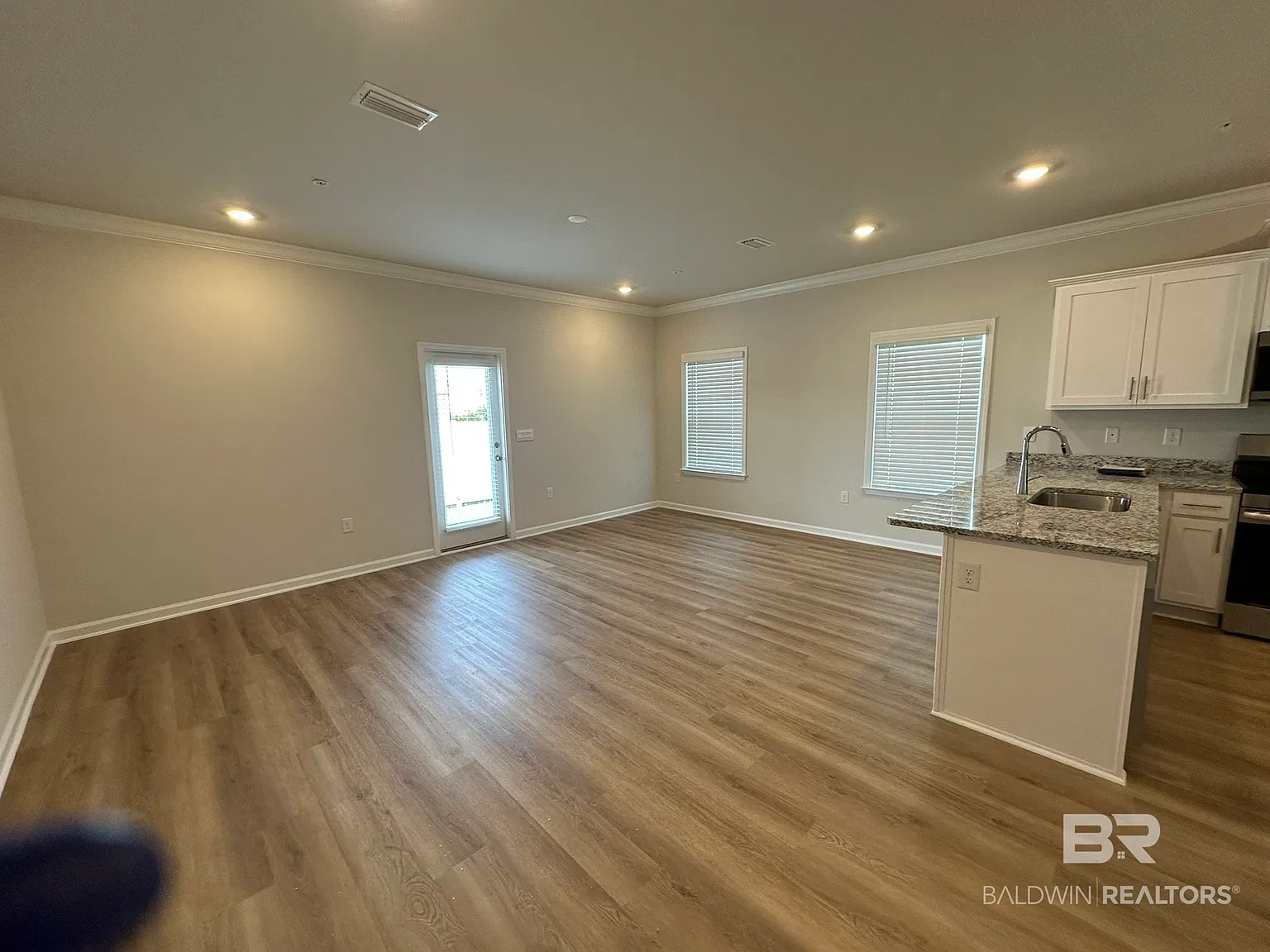 3 bed, 2.5 bath, 1437 sqft, $2,150 — Photo 4