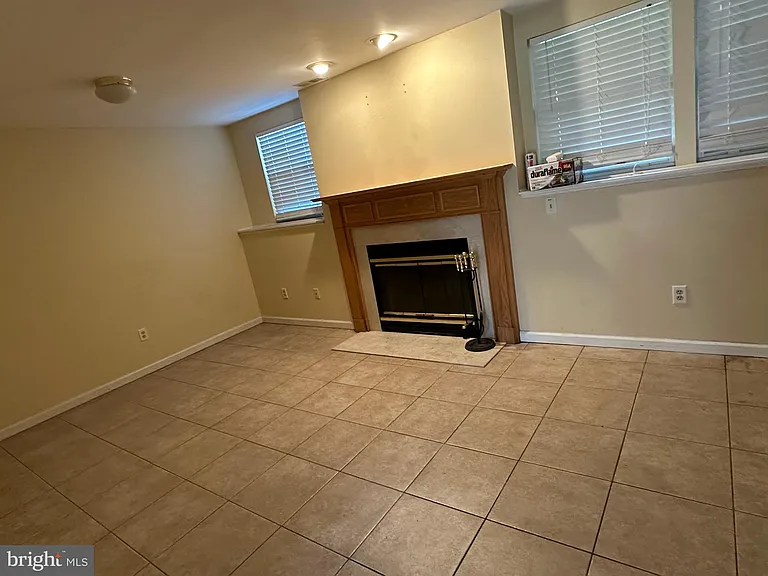 108 Steven Ln — Photo 5