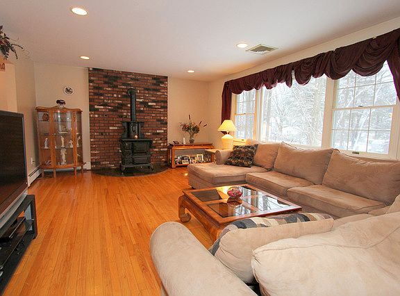 5th image of 5 Saint Leonard Ave