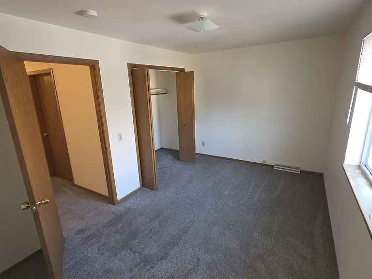 8 Fordem Ct — Photo 3