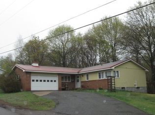 206 4th St, Lake Linden, MI 49945