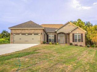 1622 Beaumont Dr, Deatsville, AL 36022