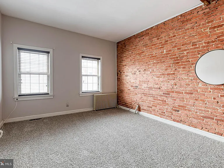 809 S Glover St — Photo 7