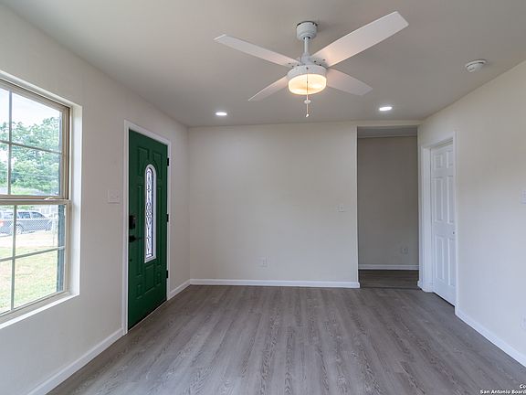 4th image of 922 SUNGLO DR