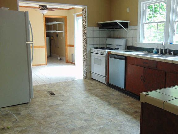 2nd image of 136 Joy Dr