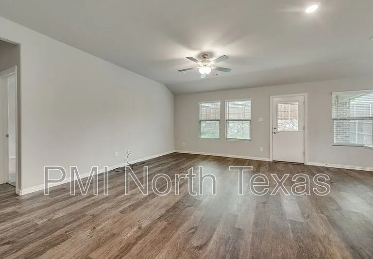 214 Stonehollow Way — Photo 5
