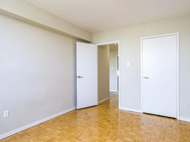6161 Bathurst St — Photo 22