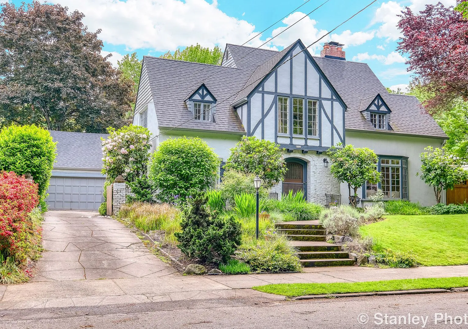 Rare Find! Eastmoreland 5 Bed/4 Bath Home with 3 Car Garage — Photo 1