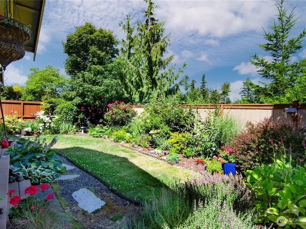 8210 Vashon Drive NE, Lacey, WA 98516