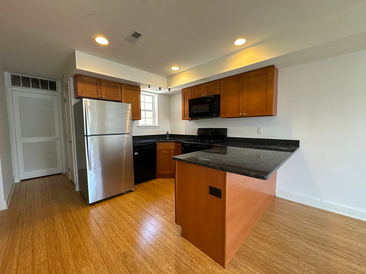Building Photo - 1131 W Nevada St #2