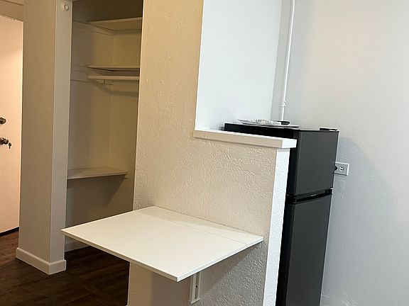 4th image of 1401 E Alfred St #16