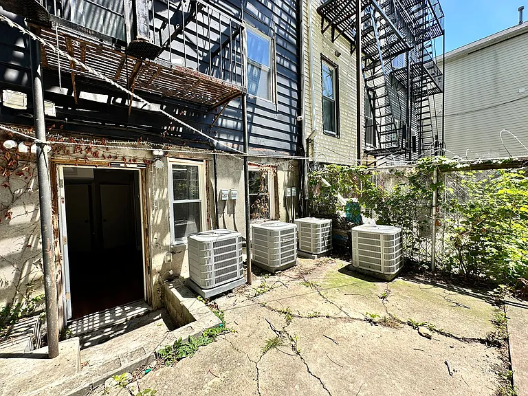 51 Jewett Ave — Photo 8