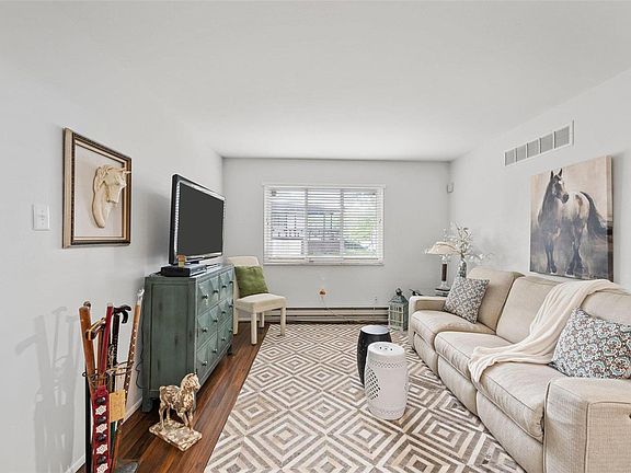 4th image of 10083 Sakura Dr APT A