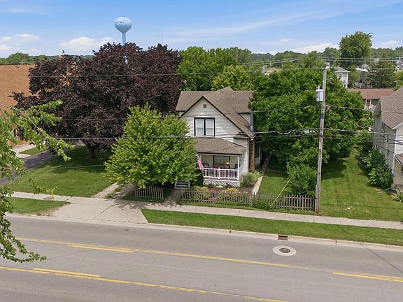 3rd image of 24 Ash St W