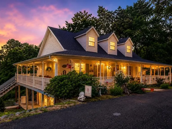 161 Grace St, Pounding Mill, VA 24637