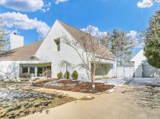 3301 S Pine Cir, Urbana, IL 61802