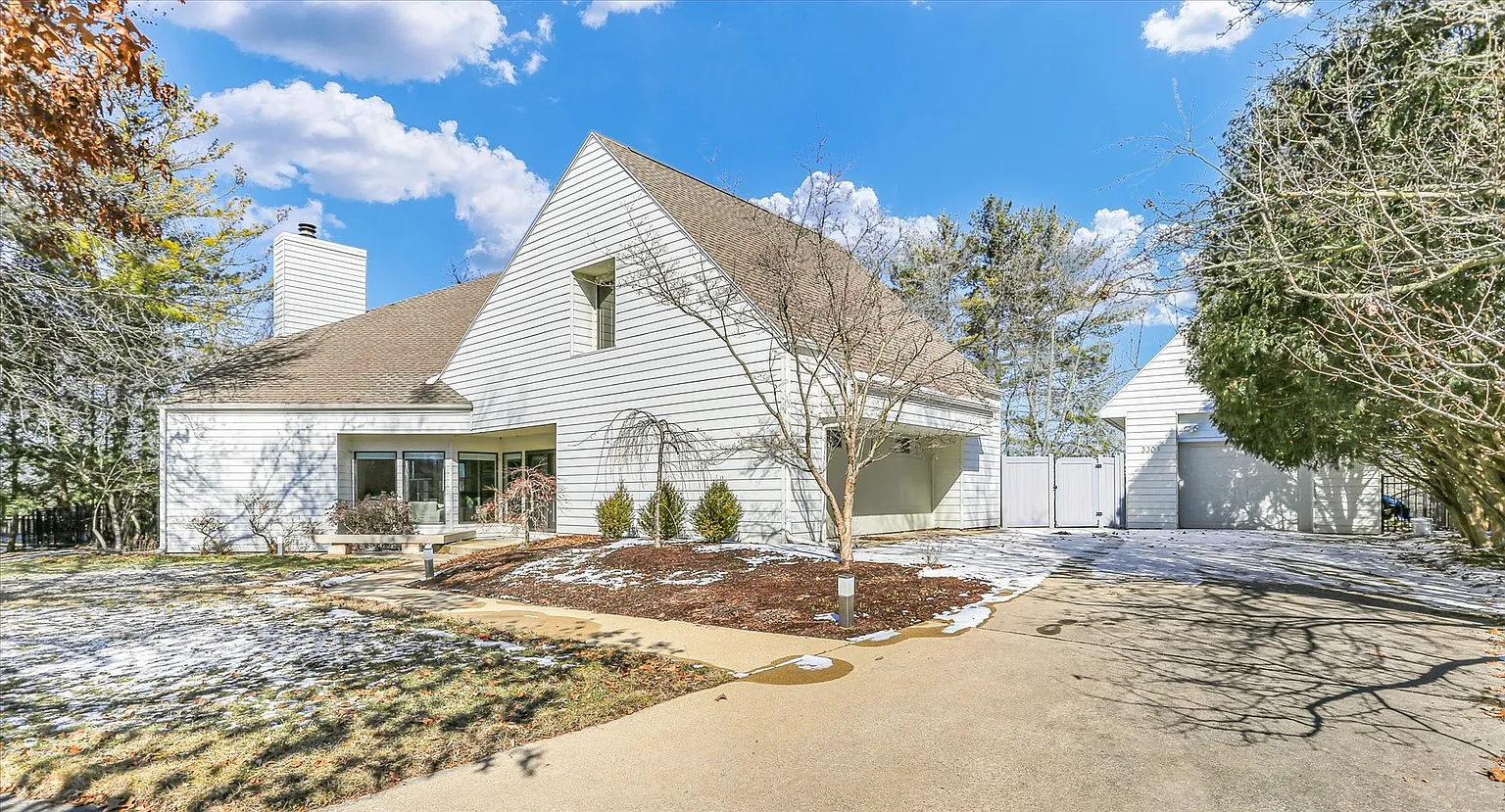 3301 S Pine Cir photo 1