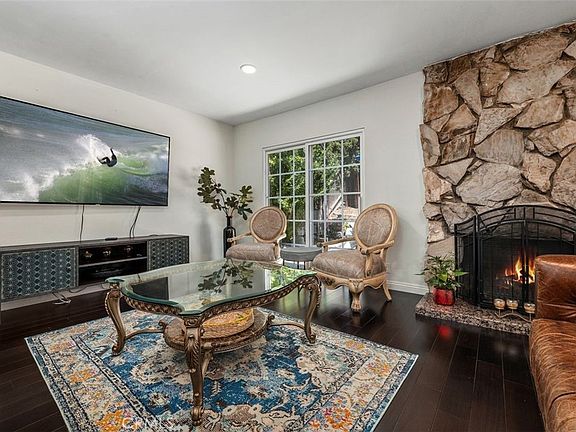 5th image of 3136 Frances Ave