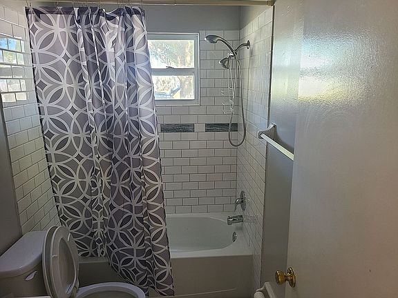 5th image of 8057 Alam Ave