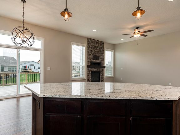 5th image of 405 NE Bowman Dr