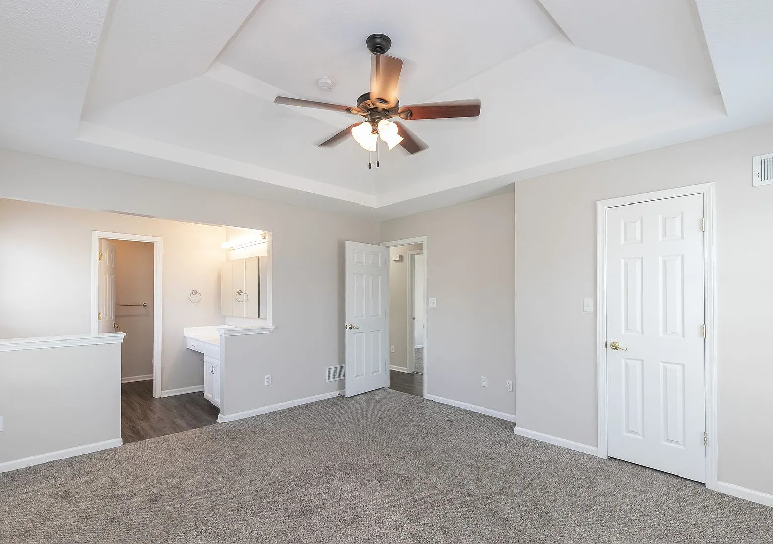 Home in Raymore 4 Bed 2 Baths — Photo 2