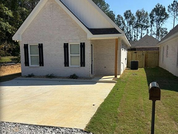 2nd image of 26 Wynn Cir
