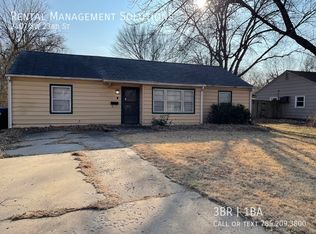 2407 SW 23rd St, Topeka, KS 66611