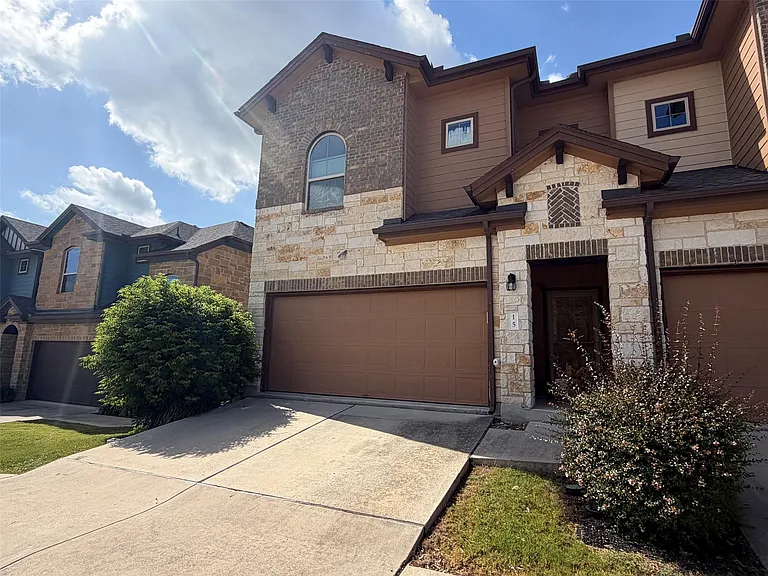 1001 Zodiac Ln #15 — Photo 32