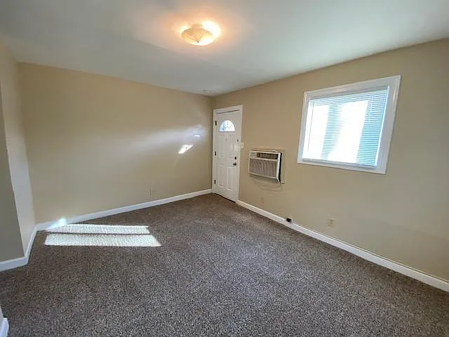 1095 Hutton St — Photo 4