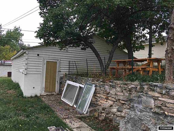 4th image of 141 S Burritt Ave