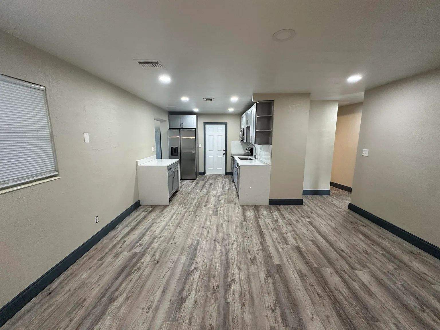 2 bed, 1.0 bath, 893 sqft, $2,650 — Photo 2