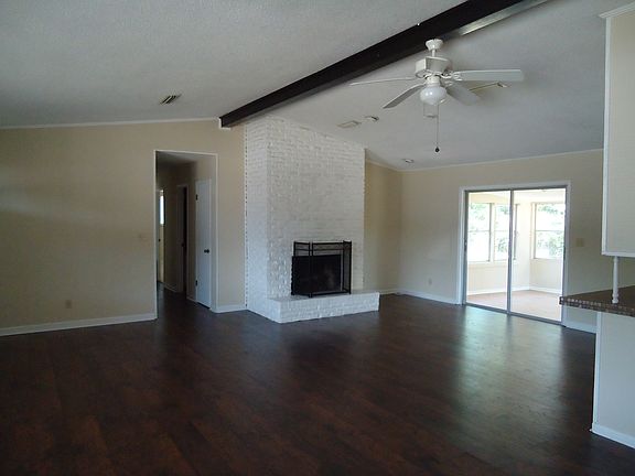 4th image of 218 Oleander Ct