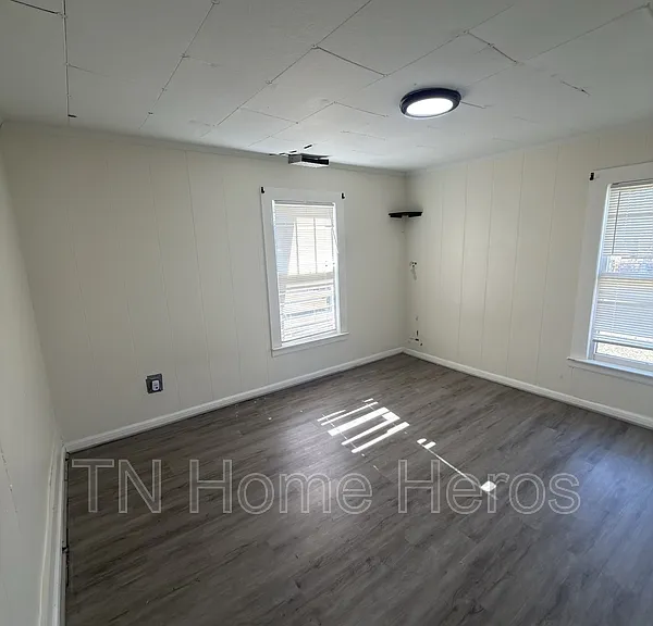 2427 Seymour Ave — Photo 6