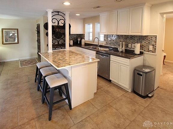 3rd image of 867 Stanlyn Dr