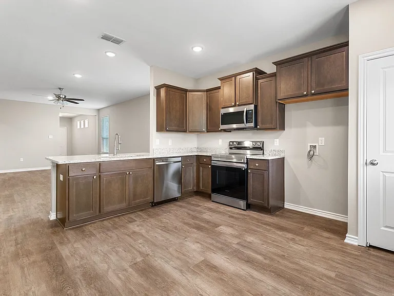 311 Maplewood Cir — Photo 4